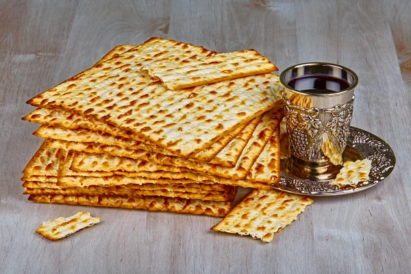 Matzah con tazza di vino — Foto Stock