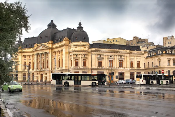 Alte zentrale Universitätsbibliothek in Bukarest, Rumänien — Stockfoto