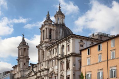 Roma, İtalya - 16 Eylül 2025: Agone 'daki Sant' Agnese Kilisesi Piazza Navona 'da yer almaktadır..