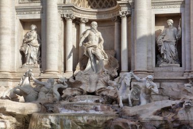 Roma, İtalya - 16 Eylül 2025: 18. yüzyılda Nicola Salvi tarafından tasarlanan Trevi Çeşmesi dünyanın en ünlü çeşmelerinden biridir..