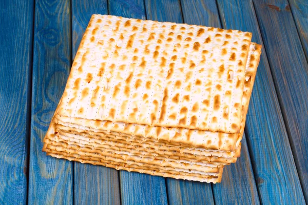 Matzah on wooden table — Stock Photo, Image