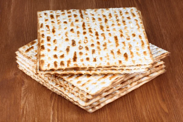 Matzo on wooden table — Stock Photo, Image