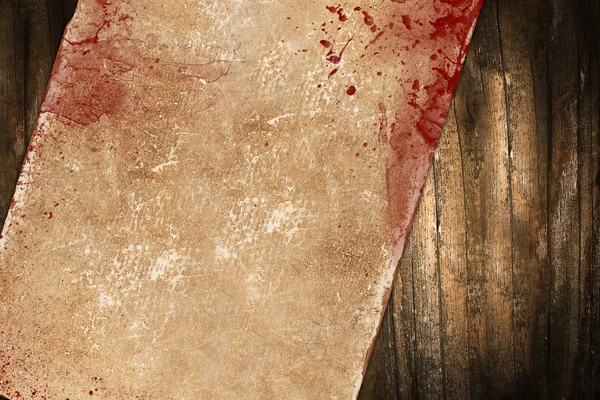 Темная винтажная бумага, покрытая кровью — стоковое фото