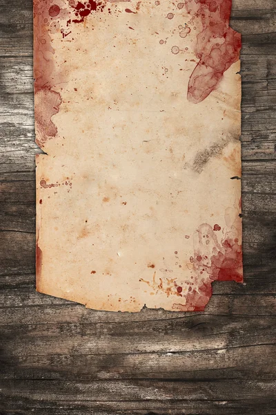 Altes blutiges Papier auf Holz — Stockfoto