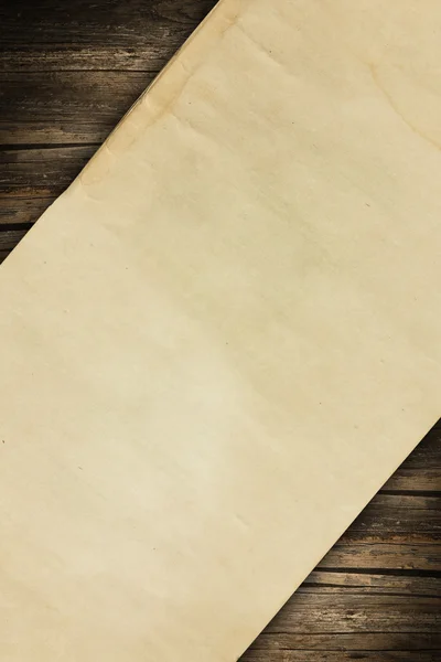 Papel en blanco sobre madera — Foto de Stock