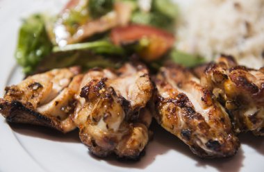 Türk geleneksel şiş tavuk kanatları Kebap