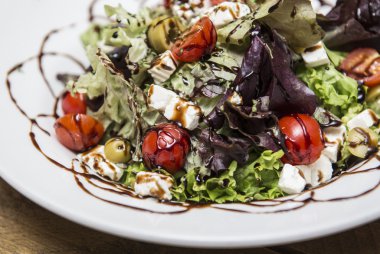 geleneksel Yunan salatası