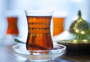 Geleneksel Türk çay servisi