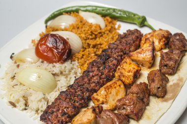 Geleneksel Türk yemek - kebap seçimleri