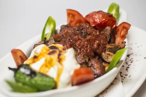 전통적인 터키 음식-Iskender kebap 스톡 사진