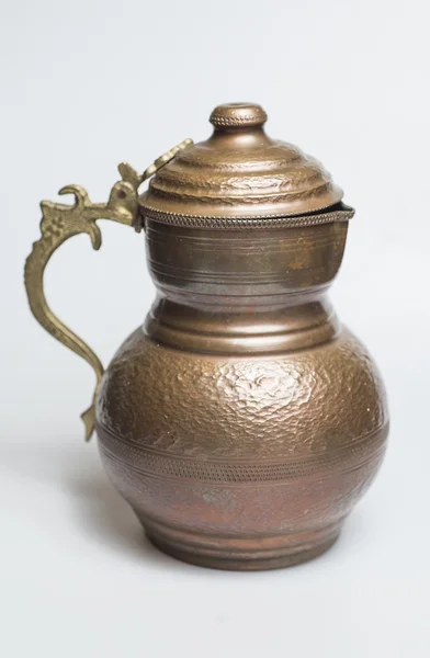 Bebida tradicional turca ayran en taza de cobre — Foto de Stock
