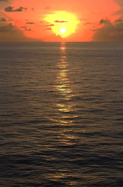 카리브 해에 불 같은 일몰 — 스톡 사진