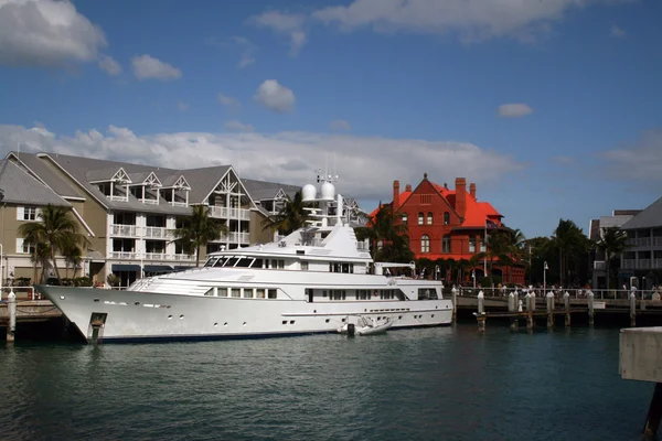 Iate de luxo atracado em Key West, Florida — Fotografia de Stock