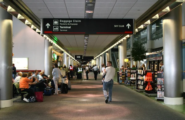 Corredor del Aeropuerto Internacional de Miami, Florida — Foto de Stock