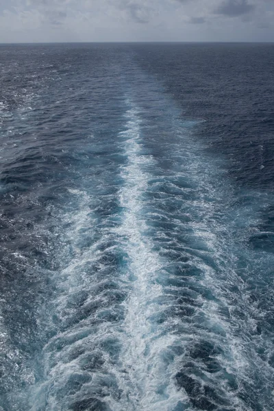 Ship's wake at sea. — Stock Photo, Image