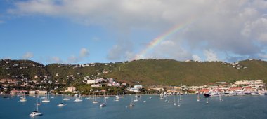 Bir gökkuşağı üzerinden Charlotte Amilie, Aziz Thomas, Virgin Adaları