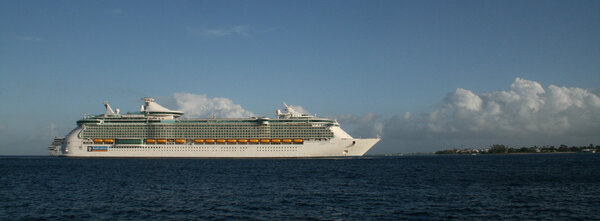 Royal Caribbean "Liberty of the Seas" in Port, Grand Cayman