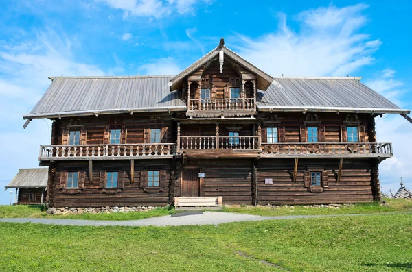 Traditional Russian house on the island Kizhi — Stock Photo, Image