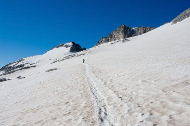 Pico de Aneto Aneto buzul, Pyrenees, İspanya, tırmanma
