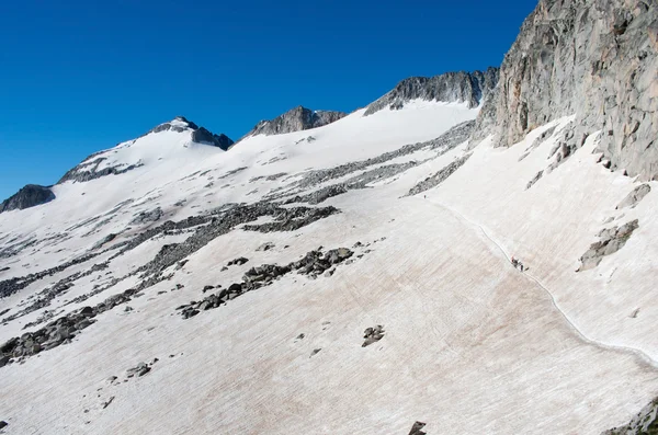 Scalata del Pico de Aneto al ghiacciaio di Aneto, Pirenei, Spagna — Foto Stock