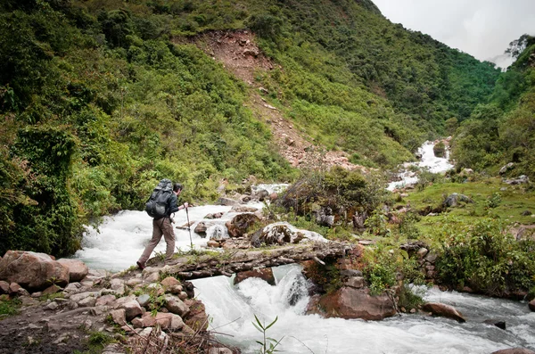 ペルーの山々 でのトレッキング — ストック写真