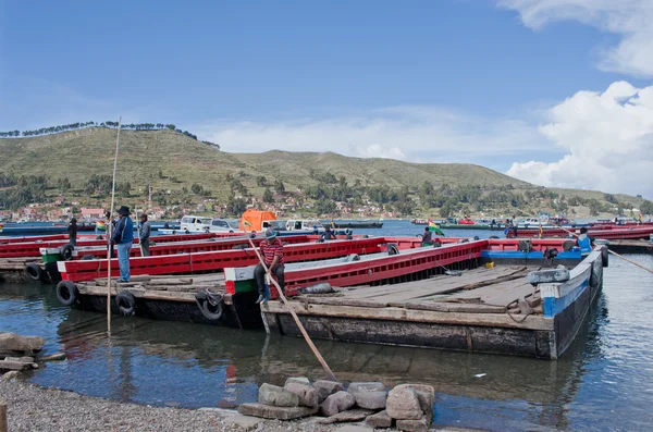 Serviço de balsa no lago Titicaca, Bolívia — Fotografia de Stock