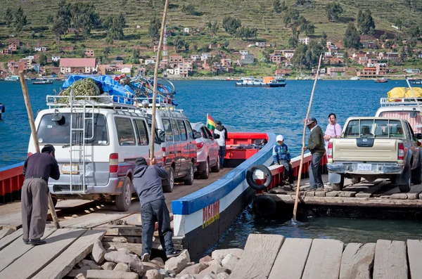 Serviço de balsa no lago Titicaca, Bolívia — Fotografia de Stock