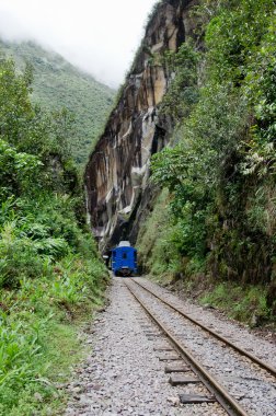  Tren bağlantı Cusco ve Peru'daki Machu Picchu