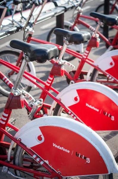 Fiets parkeren in Barcelona, Spanje Spanje. — Stockfoto