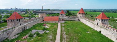 Dniester Nehri üzerinde eski kale