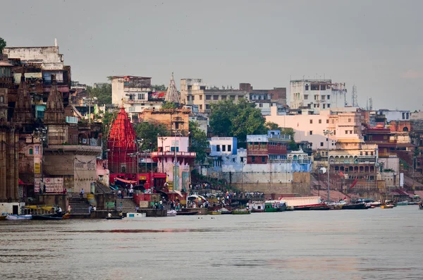 Utsikt över Ganges floden med båtar — Stockfoto