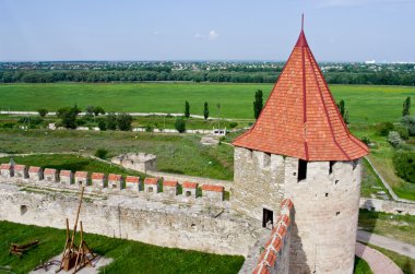 Dniester Nehri üzerinde eski kale