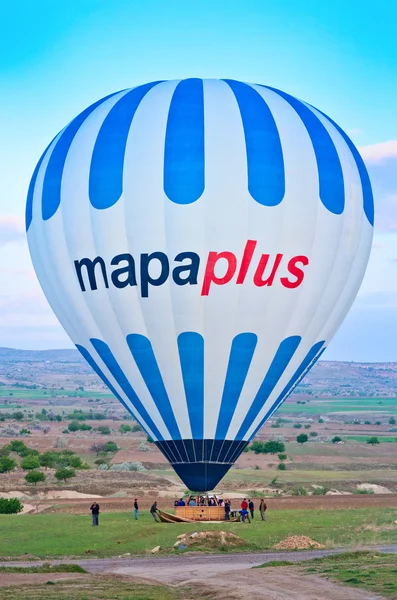 Luchtballon in Cappadocië, Turkije. — Stockfoto