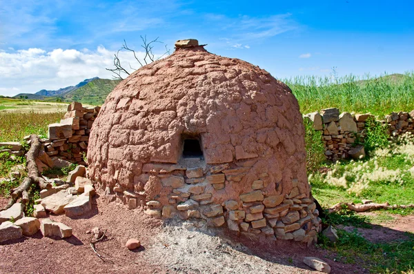 Forno tradizionale di argilla nel villaggio di Bolivia — Foto Stock