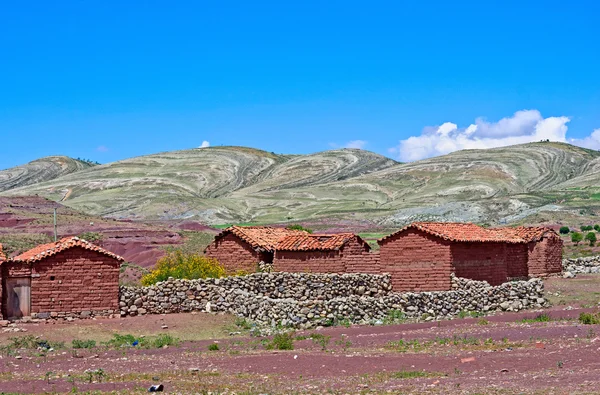 Casa en pueblo en Crater —  Fotos de Stock