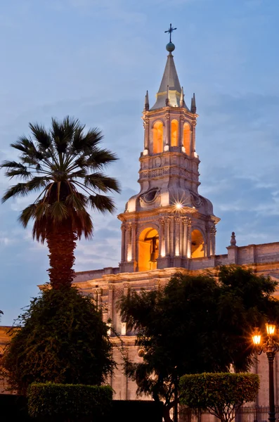 Cathédrale d'Arequipa dans la soirée — Photo