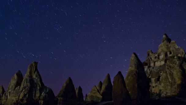 Paisaje nocturno con estrellas — Vídeos de Stock