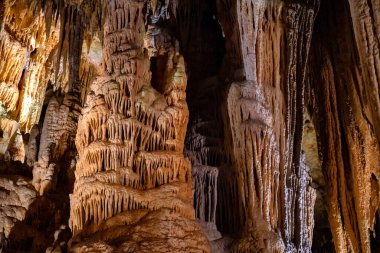 Luray Mağaraları, Virginia, ABD 'deki Stalactites ve Stalagmitler