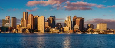 Boston, Massachusetts, ABD 'de Finansal Bölge ve Harbor' un panoramik manzarası