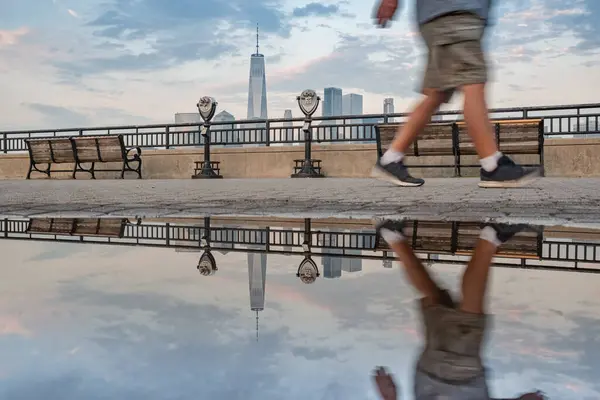 Туристические Прогулки Фоне Манхэттена Нью Йорк — стоковое фото