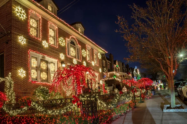 New York Usa December 2018 Christmas Decorations Houses Neighborhood Dyker — Stock Photo, Image