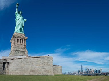 Özgürlük Heykeli ve Manhattan Skyline, New York, ABD.