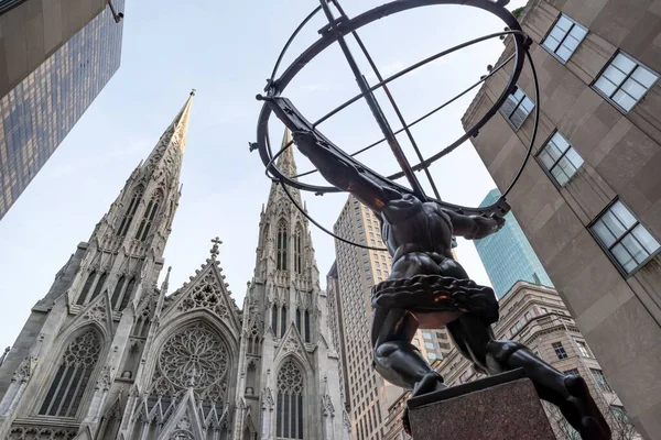 New York Usa Dezember 2018 Atlas Ist Eine Bronzestatue Vor — Stockfoto
