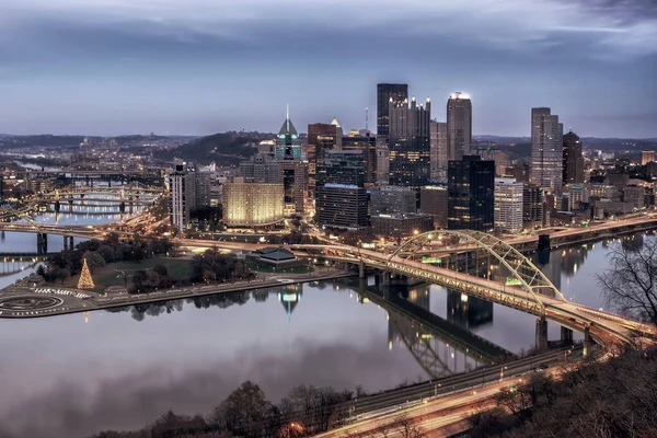 匹兹堡的夜景美国宾夕法尼亚州匹兹堡 — 图库照片
