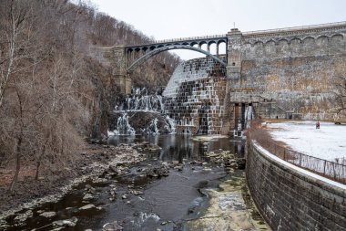Kış boyunca Yeni Croton Barajı, Croton-On-Hudson, Croton Gorge Park, New York, ABD
