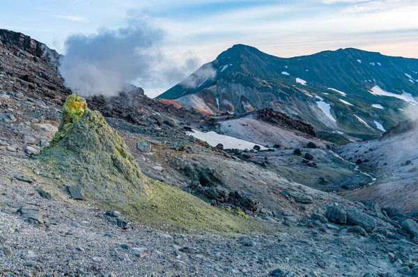 卡宾斯基火山帕拉穆什尔岛的山区景观 Kuril Islands Russia — 图库照片