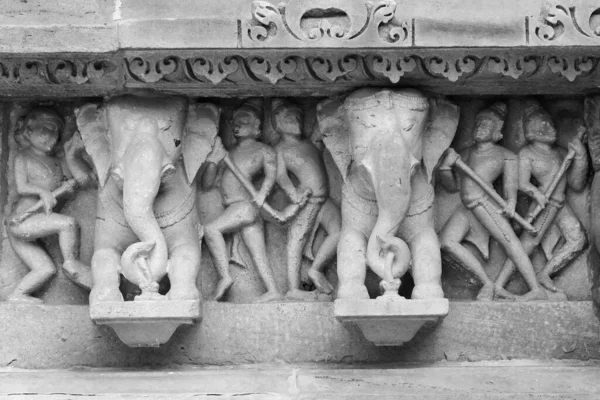 印度Khajuraho印度教庙宇中的石雕情色浮雕 Unesco世界遗产场址 — 图库照片