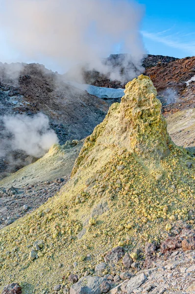 Ορεινό Τοπίο Στο Νησί Paramushir Ηφαίστειο Karpinsky Νήσοι Κουρίλ Ρωσία — Φωτογραφία Αρχείου