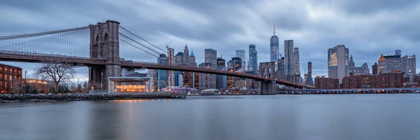 Panoramiczny Widok Manhattan Bridge Nocy Krajobraz Nowego Jorku — Zdjęcie stockowe