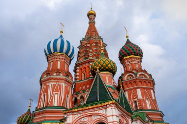 Aziz Basil Katedrali, (Kutsal Vasily Katedrali) veya Rusya 'nın başkenti Moskova' daki Kızıl Meydan 'da bulunan Hendek' teki En Kutsal Theotokolar 'ın Şefaatinin Katedrali.